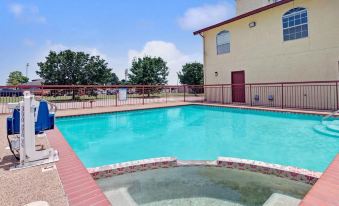 Super 8 by Wyndham Dallas South
