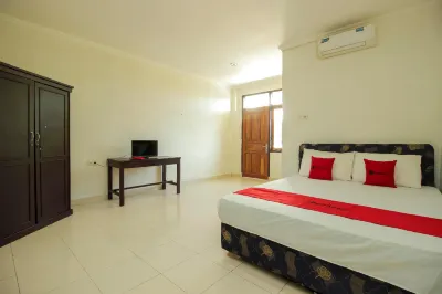 RedDoorz @ Malalayang Manado Hotels near Villa Robert