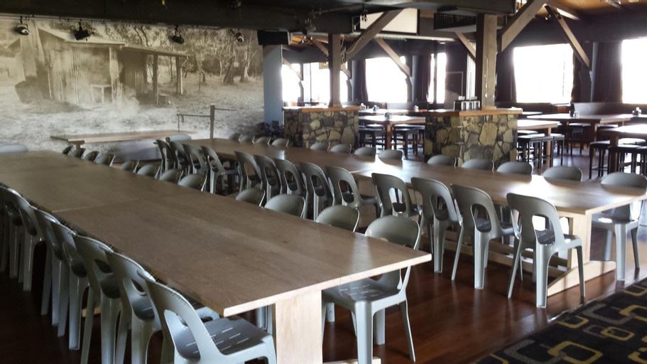 [레이크 진다바인 호텔의 넉넉한 뷔페식 아침 식사]