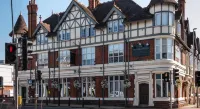 Plough Hotel Hotel di Great Houghton