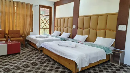 Gulsitara Resorts-Gulmarg Отели в г. Baramulla