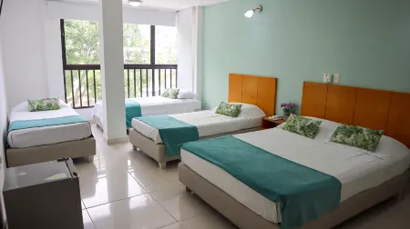 Hotel Valladolid Отели в г. Гайра