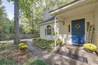 Pet-Friendly Lagrange Vacation Rental w/ Deck! Hôtels à proximité de : Legacy Museum On Main