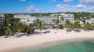 Coconut Court Beach Hotel Hoteles cerca de Globe Drive-In