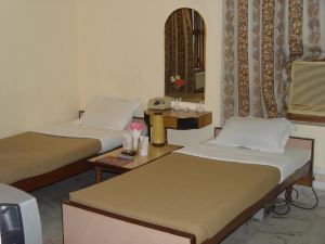 Hotel Shashi International