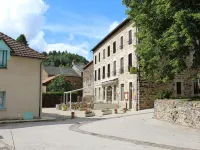 Logis Hotel Auberge de l'Allagnonette カンタルのホテル