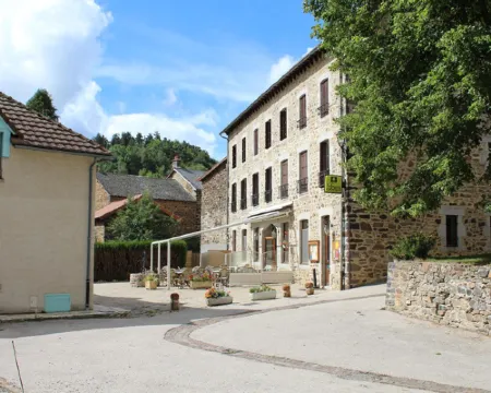 Logis Hotel Auberge de l'Allagnonette Hotels in Auvergne