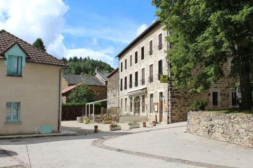 Logis Hotel Auberge de l'Allagnonette Hotels in Massiac