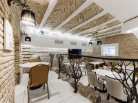 月亮花園藝術飯店 維爾紐斯火車站（Vilnius Train Station）附近的飯店