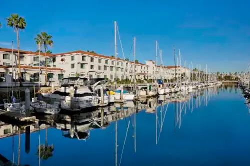 DoubleTree by Hilton San Pedro - Port of Los Angeles - parking