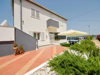Franka Hotels in Pasman