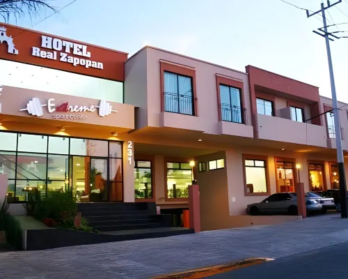 Hotel Real Zapopan Hôtels à proximité de : Forêt nationale Bosque Los Colomos