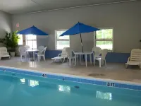 Brook Pointe Inn - Pools
