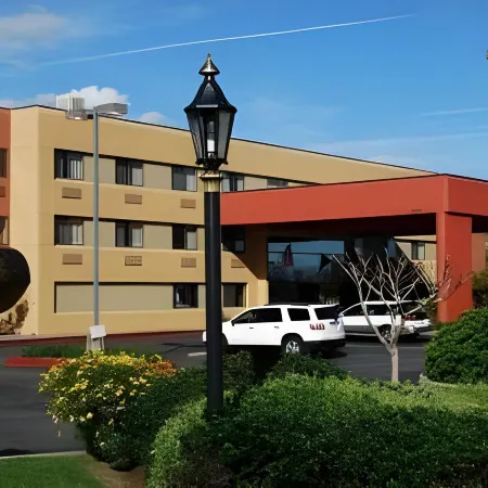 Oxford Suites Redding