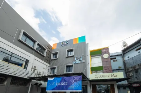 Sans Hotel Bobosini Malang by RedDoorz Отели рядом с достопримечательностью «DUCK RC DDR»