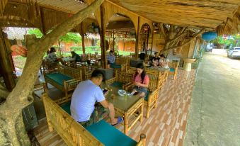 Quoc Khanh Bamboo Homestay