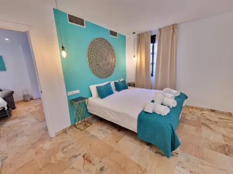 Hotel y Apartamentos Doña Lola Отели рядом с достопримечательностью «Мост Баркета»