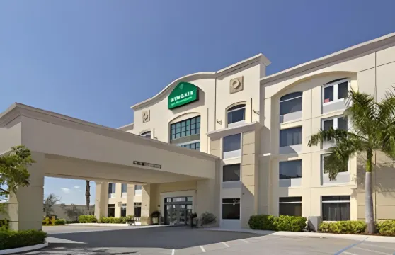 米拉瑪-勞德代爾堡希爾頓惠庭酒店