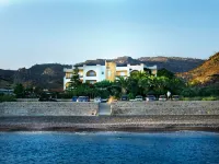 Sarikampos Beach