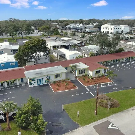 Palm Cove Motel