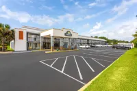 Days Inn by Wyndham Wildwood I-75 - parking