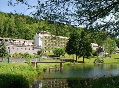 Hotel Schwarzbachtal Hideaway فنادق في Erlbach