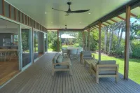 The Bungalows Hotels in Wongaling Beach