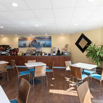 Days Inn by Wyndham Biloxi Beach