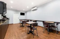 Super 8 by Wyndham, Florida City/Homestead/Everglades - breakfast