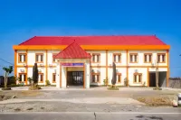 Hotel Dewata Yia Mitra RedDoorz فنادق في Temon
