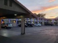 溫尼馬卡溫德姆戴斯飯店 - 停車場