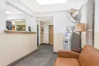 Super 8 by Wyndham Montgomery Maybrook Hotel a Montgomery