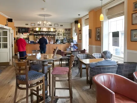 Lamb Hotel by Greene King Inns Отели в г. Литлпорт