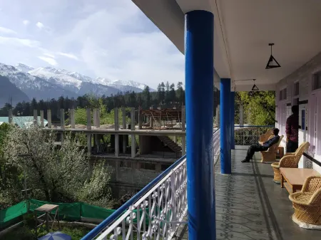Oakland House Old Manali Отели рядом с достопримечательностью «Igloo stay sethan»