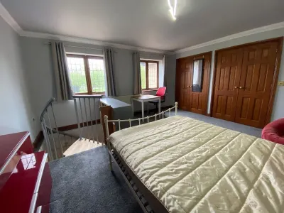 Host & Stay - Studley Knapp
