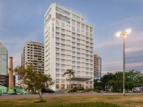 Intercity Florianopolis Hotels near Hercilio Luz Square