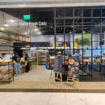 1Br Condotel with Balcony at Fame Residences #FM31 Dining/Meeting Rooms