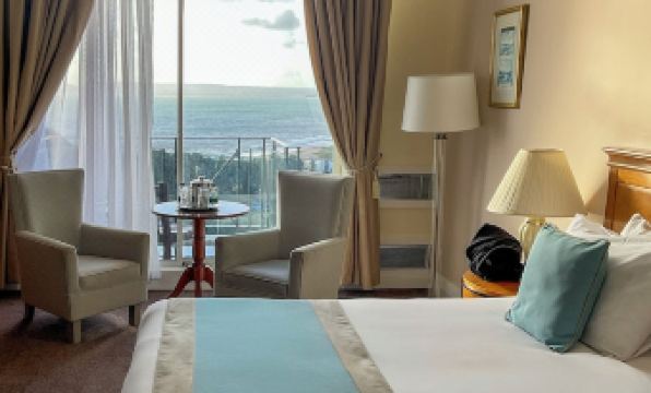 4. 로열 배스 호텔..