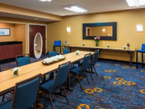 Courtyard Chicago Waukegan/Gurnee Hotels in Lake County