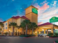La Quinta Inn & Suites by Wyndham Beaumont West Hotels in Beaumont