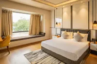 Udman Hotel Greater Noida - ที่มีที่จอดรถ