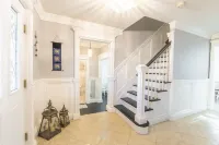 Peaceful Spacious Home with Theater. Family Friendly, Centrally located Hotels in North Brunswick