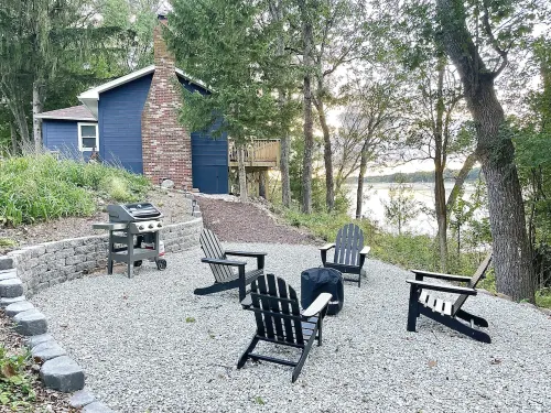 The BL Cottage - Lake Getaway with Panoramic Views, near Cascade Mountain Hotels in Packwaukee
