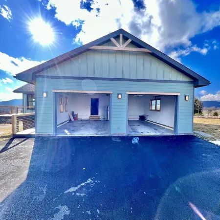 Modern Cabin Facing Canaan Valley Ski Slopes Отели в г. Такер