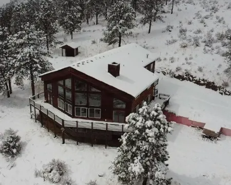 6 Bedroom Mountain Retreat  37 Acres, Close to Hwy 285, Borders National Forest Hotels in Bailey