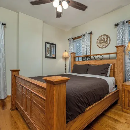 Amazing! 2 Bed Townhouse in the HEART of Dbq!