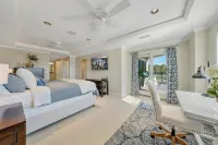 Luxury Lakefront Condo In The Heart of Smith Mtn. Lake!!! 4BR 3BA!!!