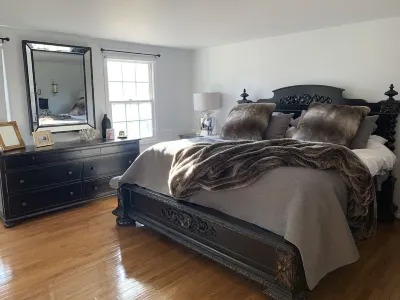 4BR Colonial Home Executive or Family Rental Hotels near Oakland University