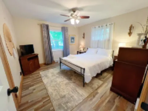 Upscale City Cottage Getaway