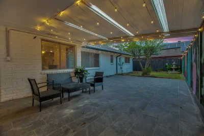 Southern livings 4Brs home near shopping,dining, golf, park,  Houston Downtown. Hotels near Bissonnet Beltway Plaza